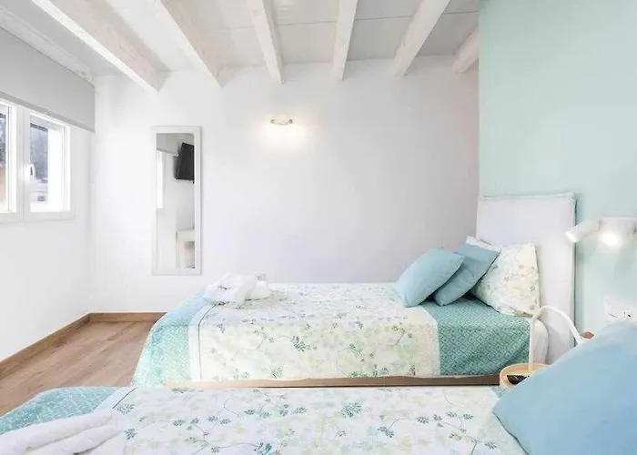 Sunnyland Atico Adelfas 公寓