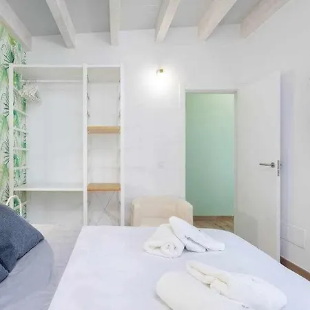 Sunnyland Atico Adelfas Apartment *