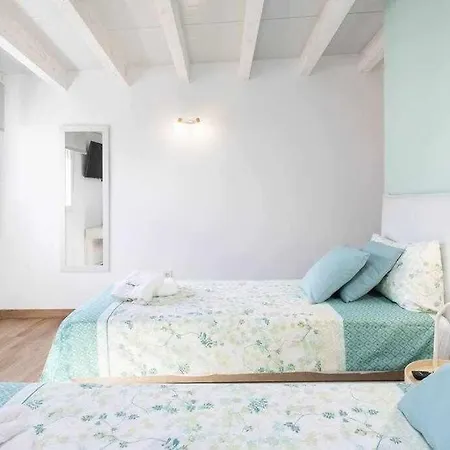 Sunnyland Atico Adelfas شقة